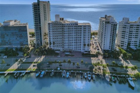 Copropriété à vendre à Miami Beach, Floride: 2 chambres, 89.56 m2 № 1865426 - photo 29