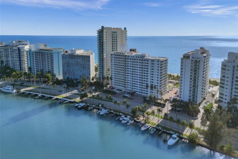 Copropriété à vendre à Miami Beach, Floride: 2 chambres, 89.56 m2 № 1865426 - photo 27