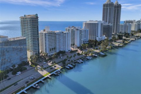 Copropriété à vendre à Miami Beach, Floride: 2 chambres, 89.56 m2 № 1865426 - photo 25