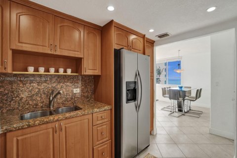 Copropriété à vendre à Miami Beach, Floride: 2 chambres, 89.56 m2 № 1865426 - photo 9
