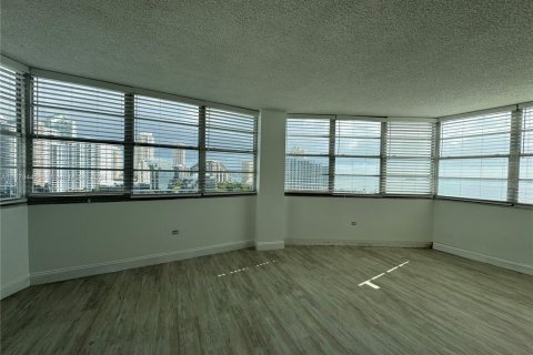 Condominio en venta en Miami, Florida, 3 dormitorios, 91.97 m2 № 1811631 - foto 7