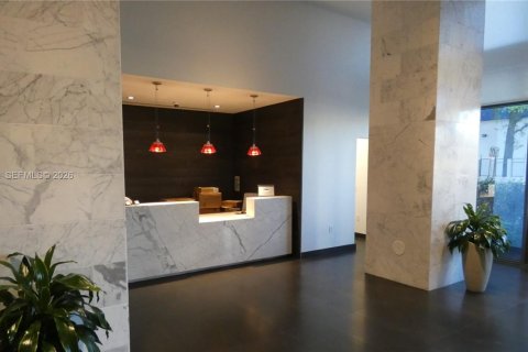 Condominio en alquiler en Miami, Florida, 1 dormitorio, 78.97 m2 № 2168520 - foto 11