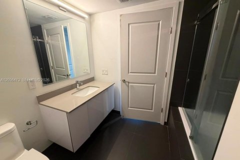 Condominio en alquiler en Miami, Florida, 1 dormitorio, 78.97 m2 № 2168520 - foto 17