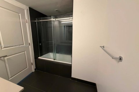 Condominio en alquiler en Miami, Florida, 1 dormitorio, 78.97 m2 № 2168520 - foto 26