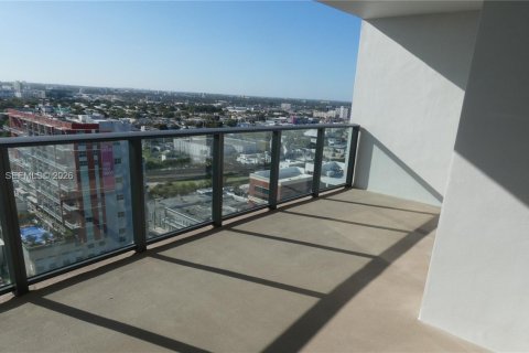 Condominio en alquiler en Miami, Florida, 1 dormitorio, 78.97 m2 № 2168520 - foto 2