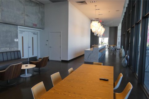 Condominio en alquiler en Miami, Florida, 1 dormitorio, 78.97 m2 № 2168520 - foto 6