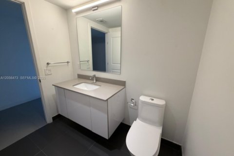 Condominio en alquiler en Miami, Florida, 1 dormitorio, 78.97 m2 № 2168520 - foto 28