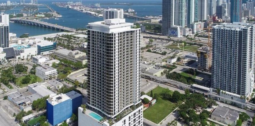Condominio en Miami, Florida, 1 dormitorio  № 2168520