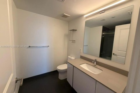 Condominio en alquiler en Miami, Florida, 1 dormitorio, 78.97 m2 № 2168520 - foto 25