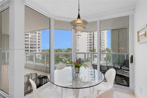 Condominio en venta en Aventura, Florida, 3 dormitorios, 173.26 m2 № 2034703 - foto 3