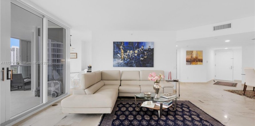 Condominio en Aventura, Florida, 3 dormitorios  № 2034703