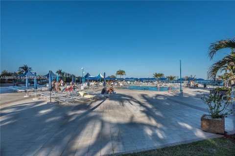 Copropriété à louer à Hallandale Beach, Floride: 2 chambres, 115.94 m2 № 1753802 - photo 7