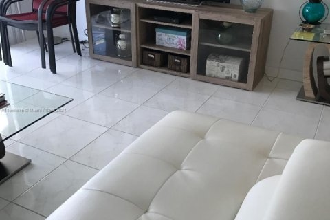 Copropriété à louer à Hallandale Beach, Floride: 2 chambres, 115.94 m2 № 1753802 - photo 19