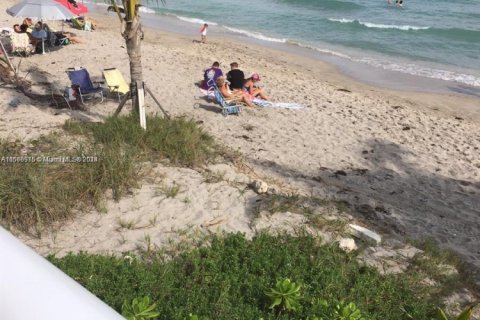 Copropriété à louer à Hallandale Beach, Floride: 2 chambres, 115.94 m2 № 1753802 - photo 9