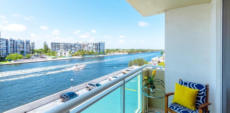 Condo in Hollywood, Florida, 1 bedroom  № 2025178