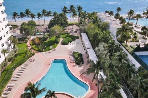 Condo in Hollywood, Florida, 1 bedroom  № 2025178 - photo 22