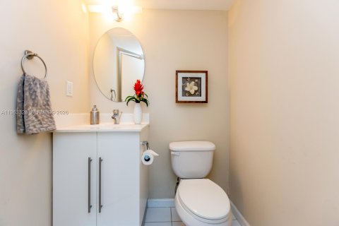 Condo in Hollywood, Florida, 1 bedroom  № 2025178 - photo 7