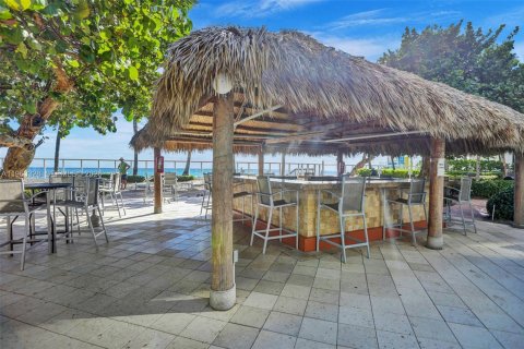 Condo in Hollywood, Florida, 1 bedroom  № 2025178 - photo 21