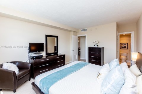 Condo in Hollywood, Florida, 1 bedroom  № 2025178 - photo 15