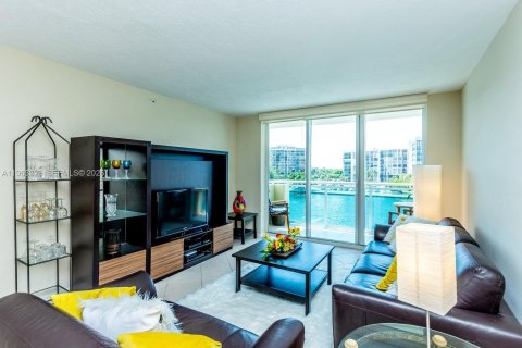 Condo in Hollywood, Florida, 1 bedroom  № 2025178 - photo 8
