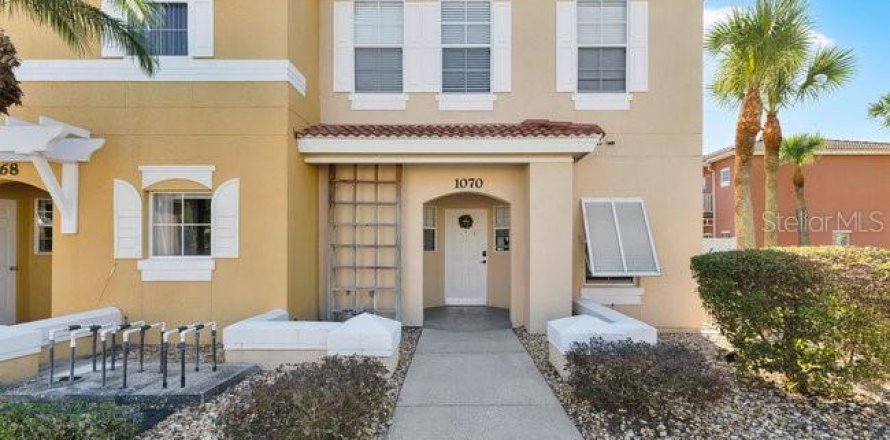 Adosado en Kissimmee, Florida 3 dormitorios, 118.64 m2 № 2238066