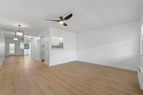 Купить кондоминиум в Дирфилд-Бич, Флорида 1 спальня, 54.35м2, № 2020341 - фото 2