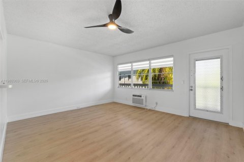 Купить кондоминиум в Дирфилд-Бич, Флорида 1 спальня, 54.35м2, № 2020341 - фото 3