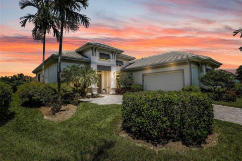House in Fort Myers, Florida 4 bedrooms, 213.21 sq.m. № 1886186 - photo 1