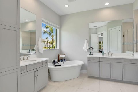 House in Fort Myers, Florida 4 bedrooms, 213.21 sq.m. № 1886186 - photo 25