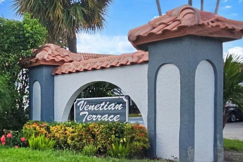 Condo in Boynton Beach, Florida, 2 bedrooms № 2262450