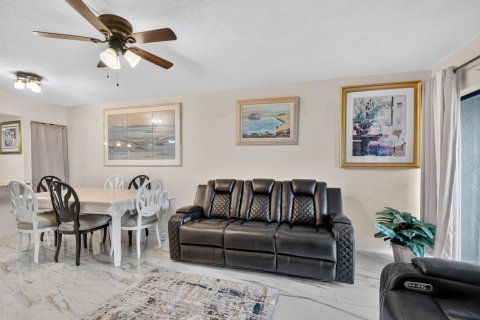 Copropriété à vendre à Boynton Beach, Floride: 2 chambres, 91.6 m2 № 2262450 - photo 15