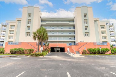 Copropriété à vendre à New Smyrna Beach, Floride: 3 chambres, 238.48 m2 № 2353453 - photo 2