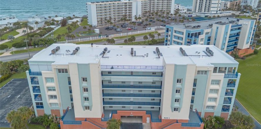 Condo à New Smyrna Beach, Floride, 3 chambres  № 2353453