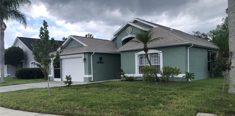 Casa en Port Richey, Florida 3 dormitorios, 147.81 m2 № 2220244