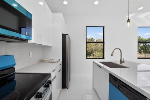 Villa ou maison à vendre à Rotonda, Floride: 4 chambres, 149.02 m2 № 2204360 - photo 17