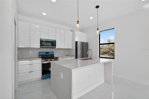 Villa ou maison à vendre à Rotonda, Floride: 4 chambres, 149.02 m2 № 2204360 - photo 18