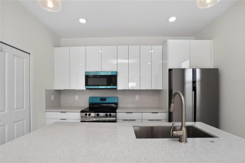 Villa ou maison à vendre à Rotonda, Floride: 4 chambres, 149.02 m2 № 2204360 - photo 12