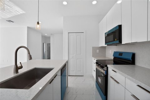 Villa ou maison à vendre à Rotonda, Floride: 4 chambres, 149.02 m2 № 2204360 - photo 16