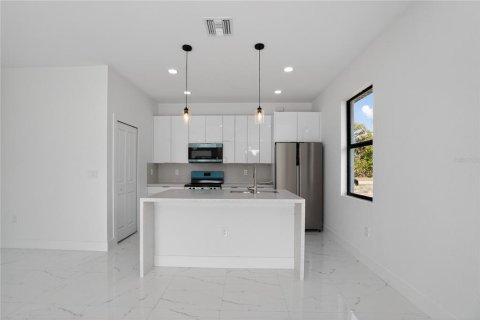 Villa ou maison à vendre à Rotonda, Floride: 4 chambres, 149.02 m2 № 2204360 - photo 21