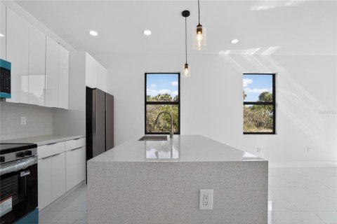 Villa ou maison à vendre à Rotonda, Floride: 4 chambres, 149.02 m2 № 2204360 - photo 10