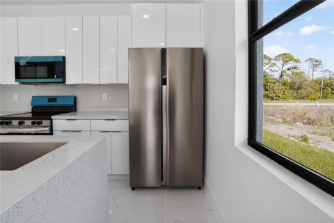 Villa ou maison à vendre à Rotonda, Floride: 4 chambres, 149.02 m2 № 2204360 - photo 13