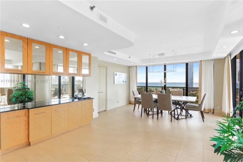 Condominio en venta en Aventura, Florida, 2 dormitorios, 176.61 m2 № 2035837 - foto 4