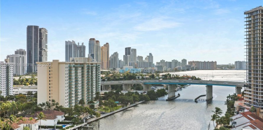 Condominio en Aventura, Florida, 2 dormitorios  № 2035837