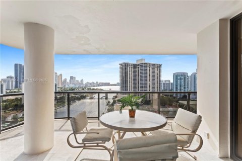 Condominio en venta en Aventura, Florida, 2 dormitorios, 176.61 m2 № 2035837 - foto 11