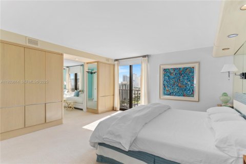 Condominio en venta en Aventura, Florida, 2 dormitorios, 176.61 m2 № 2035837 - foto 15