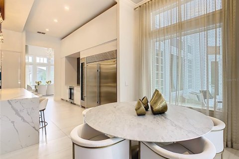 Villa ou maison à louer à Orlando, Floride: 5 chambres, 531.22 m2 № 1901120 - photo 17