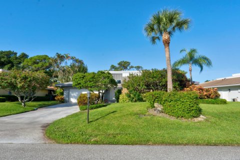 House in Delray Beach, Florida 3 bedrooms, 194.26 sq.m. № 2169612 - photo 7