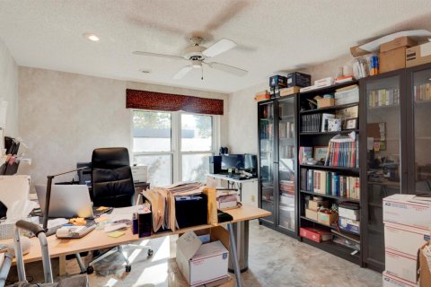 House in Delray Beach, Florida 3 bedrooms, 194.26 sq.m. № 2169612 - photo 24