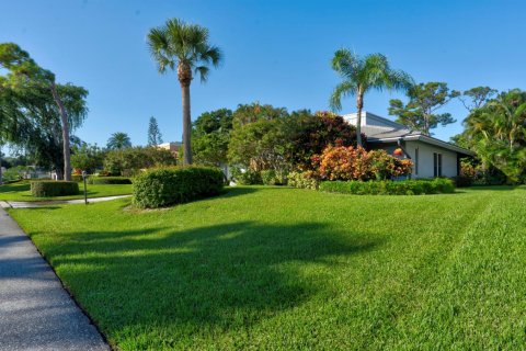 House in Delray Beach, Florida 3 bedrooms, 194.26 sq.m. № 2169612 - photo 8
