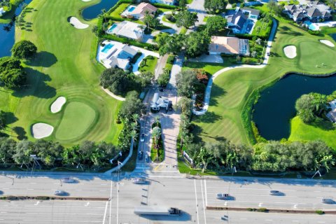 House in Delray Beach, Florida 3 bedrooms, 194.26 sq.m. № 2169612 - photo 2
